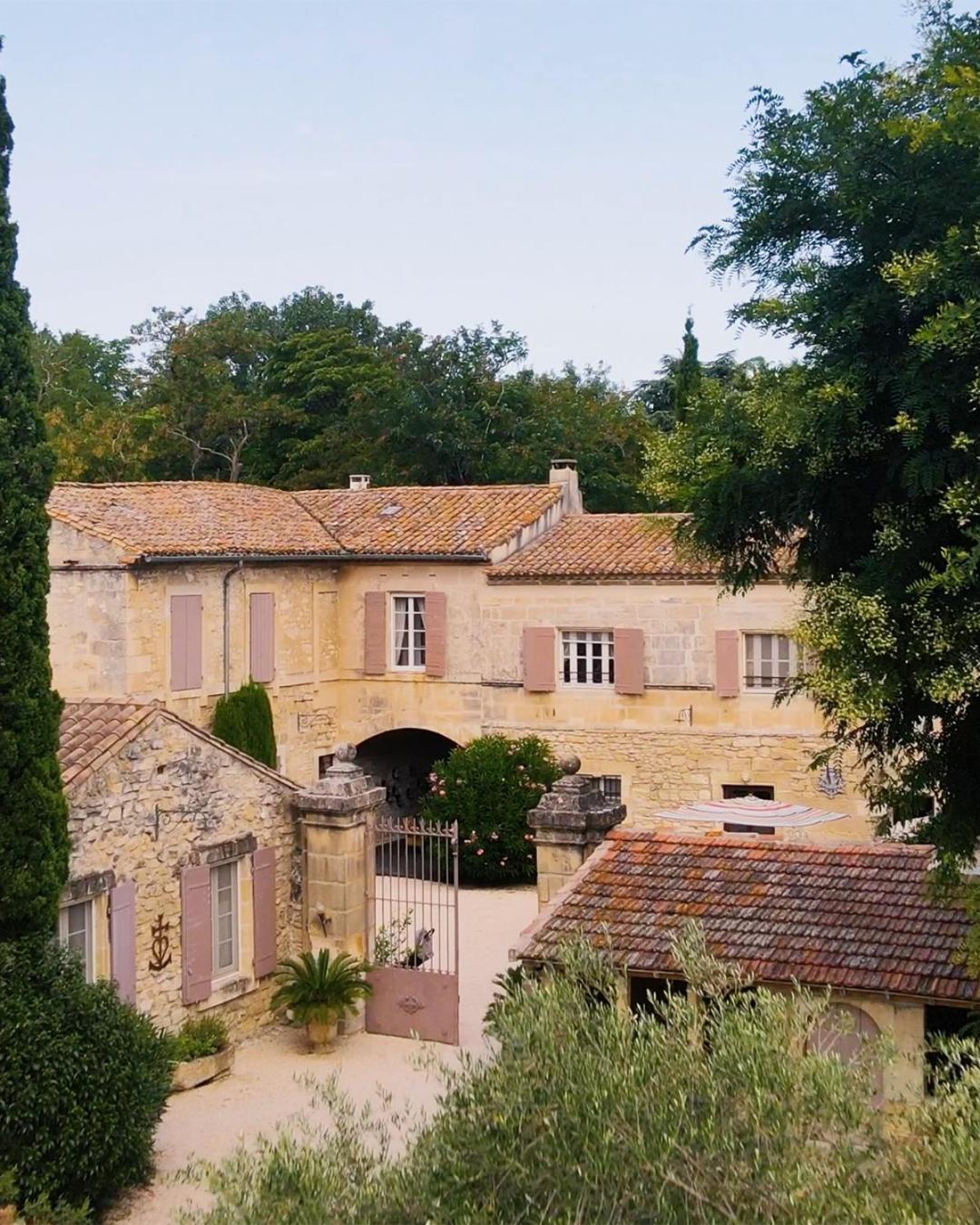 Hotel Mas Des Comtes De Provence Tarascon Exterior foto