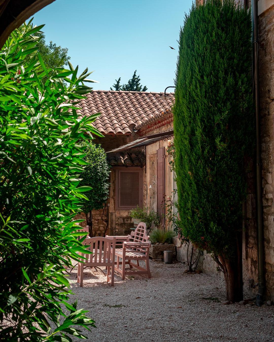 Hotel Mas Des Comtes De Provence Tarascon Exterior foto