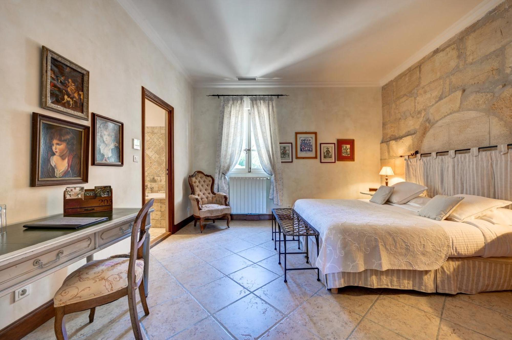 Hotel Mas Des Comtes De Provence Tarascon Exterior foto