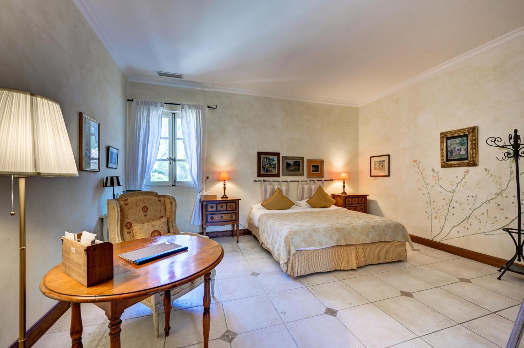 Hotel Mas Des Comtes De Provence Tarascon Exterior foto